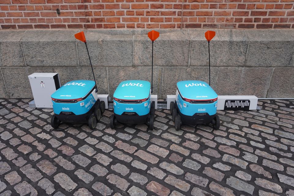 Artikkelikuva: Urban Mobile Robotics: Starship Technologies and Helsinki City Premises Ltd Pilot Wireless Charging for Delivery Robots in Helsinki